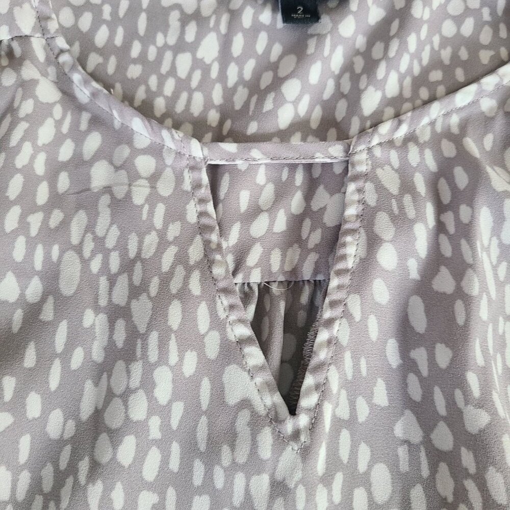 Torrid Harper Women's Size 2 Gray White Polka Dot Blouse Short Flutter Sleeve - Picture 4 of 10